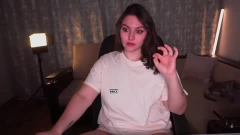 Snapshot of hoot_owl_cb chatting on May 2, 2026, 9:25 am Karina online show from May 2, 2026, 9:25 am