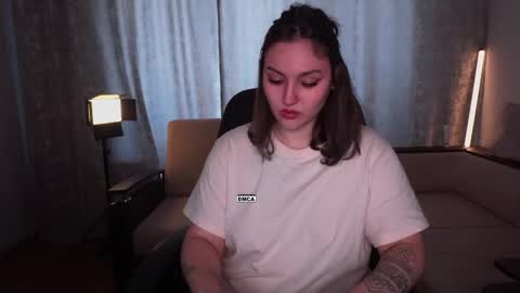 Snapshot of hoot_owl_cb chatting on May 4, 2026, 5:14 am Karina online show from May 4, 2026, 5:14 am