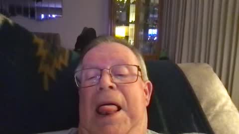 Snapshot of horndog69b chatting on December 19, 2025, 7:59 am horndog online show from December 19, 2025, 7:59 am