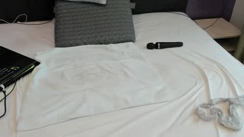 Snapshot of horny_mommy43 chatting on April 11, 2026, 7:45 am Olivia online show from April 11, 2026, 7:45 am