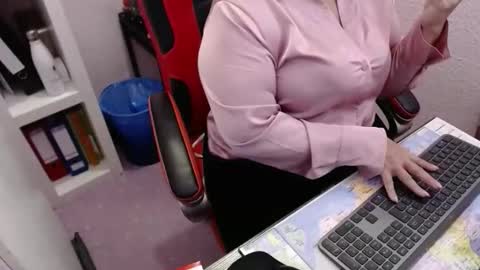 Snapshot of horny_sofia chatting on December 2, 2025, 5:46 am Soso online show from December 2, 2025, 5:46 am