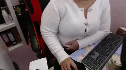 Snapshot of horny_sofia chatting on December 5, 2025, 7:28 am Soso online show from December 5, 2025, 7:28 am