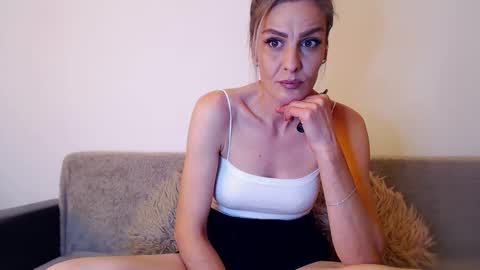 AshlineKatte online show from April 27, 2026, 12:25 pm