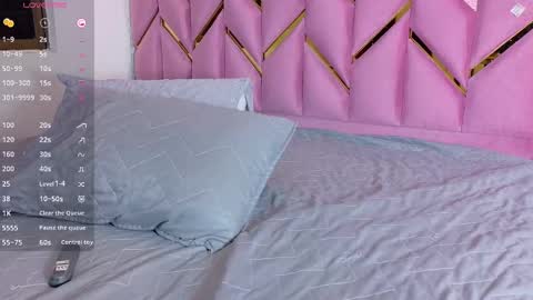 Valentina  online show from September 14, 2025, 12:26 pm