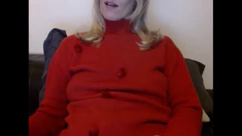 Snapshot of hornyssima chatting on January 1, 2025, 7:32 pm Hornyssima online show from January 1, 2025, 7:32 pm