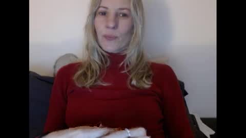 Snapshot of hornyssima chatting on March 7, 2025, 5:17 pm Hornyssima online show from March 7, 2025, 5:17 pm