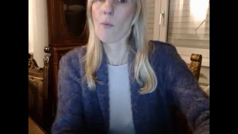 Snapshot of hornyssima chatting on November 23, 2025, 4:18 pm Hornyssima online show from November 23, 2025, 4:18 pm