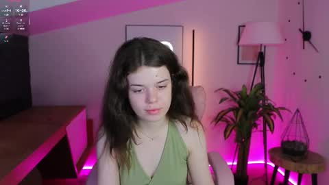 hot__tiny online show from November 21, 2025, 1:43 pm