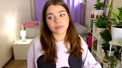 LiluCaroline online show from September 30, 2025, 4:01 pm