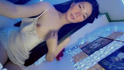 its me CLAUDIA online show from March 4, 2025, 12:44 pm