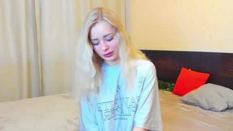 Snapshot of hot_kittie_hot chatting on June 5, 2026, 1:56 am hot_kittie_hot online show from June 5, 2026, 1:56 am