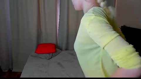 Snapshot of hot_kittie_hot chatting on June 30, 2026, 5:19 am hot_kittie_hot online show from June 30, 2026, 5:19 am