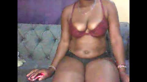 hot_latifah online show from April 21, 2026, 1:53 am