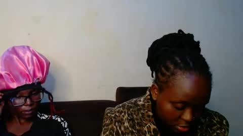 Linah online show from November 10, 2025, 5:23 pm