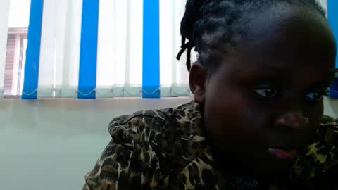 Linah online show from November 12, 2025, 6:47 am