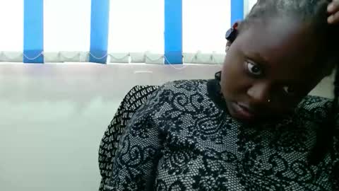 Linah online show from December 17, 2025, 12:22 pm