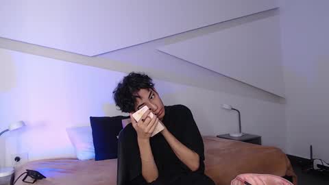 Alana online show from March 6, 2025, 8:37 pm