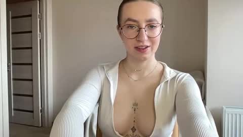 Lina online show from December 21, 2024, 8:28 am