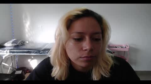 Mia online show from March 2, 2025, 1:05 pm