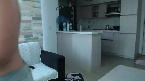 Mia online show from September 28, 2025, 2:22 pm