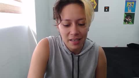 Mia online show from October 19, 2025, 2:50 pm