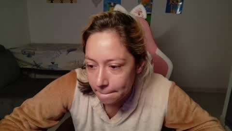 Snapshot of hot_mommymia chatting on May 26, 2026, 1:29 pm Mia online show from May 26, 2026, 1:29 pm