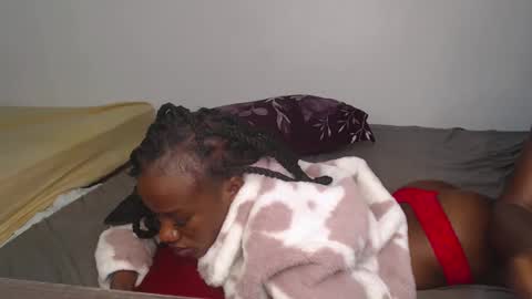 Hot petite online show from December 10, 2024, 6:44 am