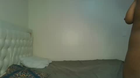 Hot petite online show from November 1, 2025, 12:18 pm