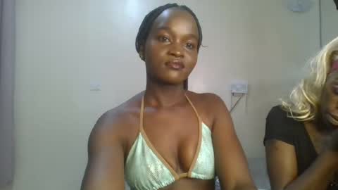 Snapshot of hot_petite12 chatting on June 19, 2026, 7:45 am Petite online show from June 19, 2026, 7:45 am