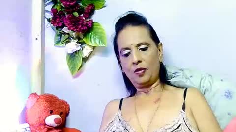 hot queen online show from June 7, 2026, 6:22 pm
