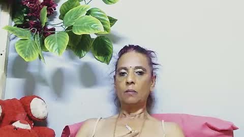 hot queen online show from July 12, 2026, 8:33 pm