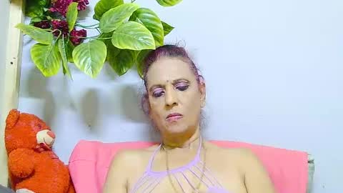 hot queen online show from July 19, 2026, 7:28 pm