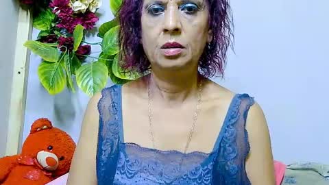 hot queen online show from July 23, 2026, 3:37 am