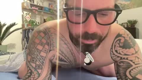 letmedoo2 online show from March 6, 2025, 8:27 pm