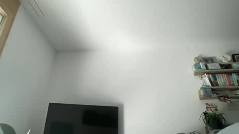 letmedoo2 online show from April 21, 2026, 8:53 am