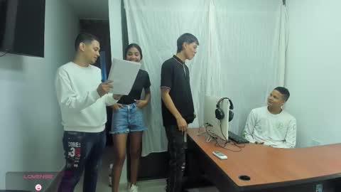 Snapshot of hot_sexmature chatting on November 28, 2025, 11:46 am Vanesa Oliver and Andrew online show from November 28, 2025, 11:46 am