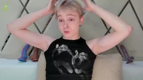 hot_twinkboy online show from February 9, 2025, 3:56 pm