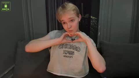 hot_twinkboy online show from February 15, 2025, 10:44 am