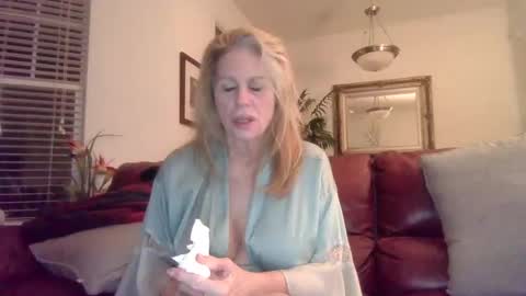 hotblondemilf1962 online show from January 6, 2025, 9:19 am