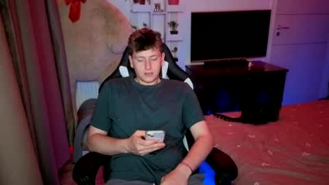 Snapshot of hotboyshorny chatting on July 19, 2026, 6:33 pm Hotboyshorny online show from July 19, 2026, 6:33 pm