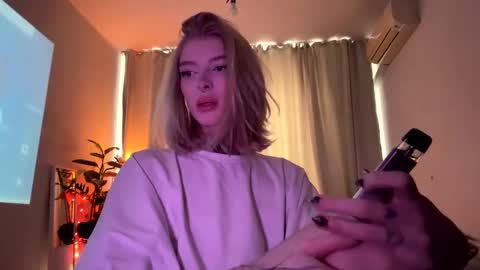 hotchubently online show from March 3, 2025, 7:43 am