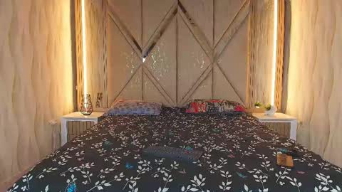 hotcouple_222 online show from June 3, 2026, 1:46 pm
