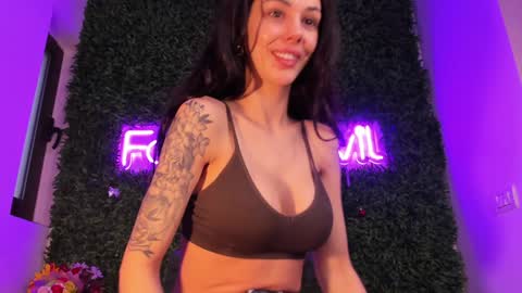 hotfallingdevil online show from March 19, 2026, 5:44 am