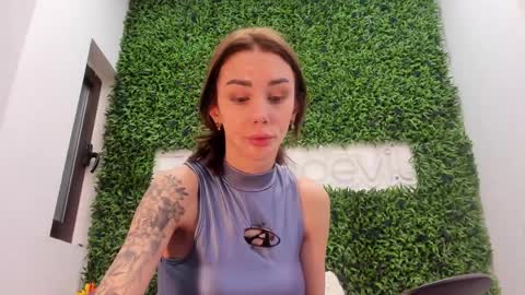 hotfallingdevil online show from April 3, 2026, 5:05 am