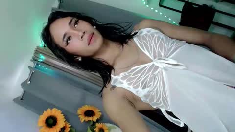 hotgirl_krisxx online show from November 17, 2025, 3:23 am