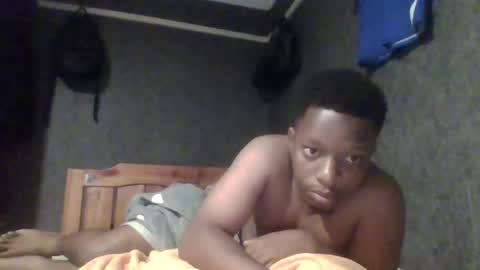 hotguyy001 online show from February 25, 2025, 1:52 am