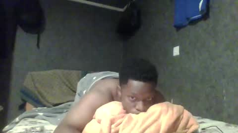 hotguyy001 online show from February 26, 2025, 1:21 am