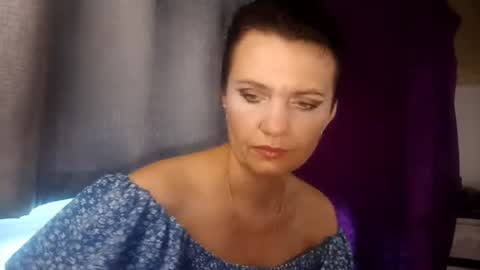 Snapshot of hotmamaqueen234 chatting on August 5, 2026, 10:18 am hotmamaqueen234 online show from August 5, 2026, 10:18 am