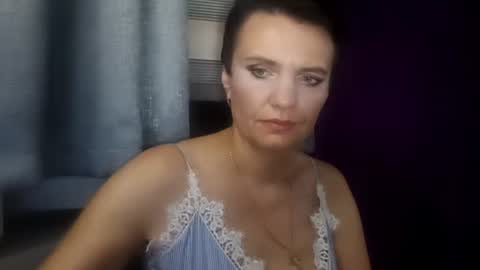Snapshot of hotmamaqueen234 chatting on August 5, 2026, 10:23 pm hotmamaqueen234 online show from August 5, 2026, 10:23 pm