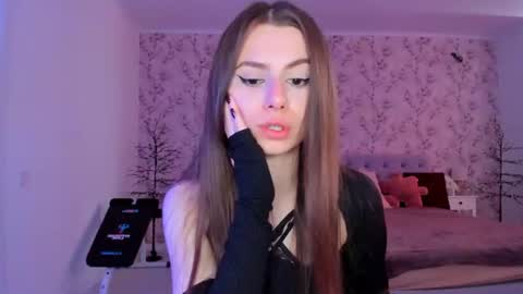 hotmolly_ online show from June 4, 2026, 9:48 am
